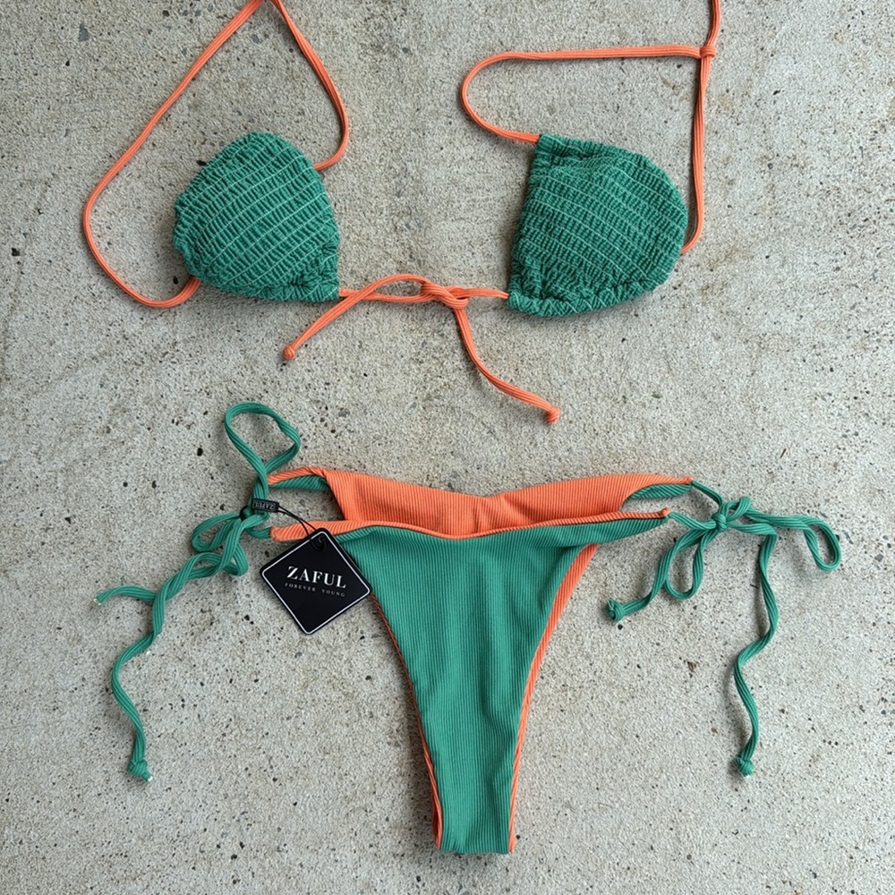 NWT Zaful Two Tone Reversible Smocked String Bikini Swimwear Size Medium - Picture 6 of 9